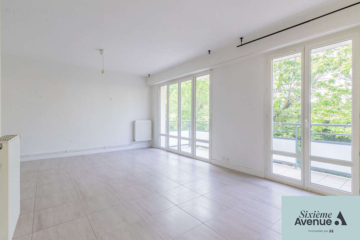 Appartement à SAINTE-GENEVIEVE-DES-BOIS
