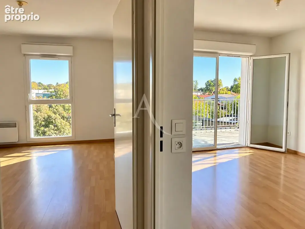 GRADIGNAN : Proche des commodités - Appartement T2 avec balcon et parking - photo 4