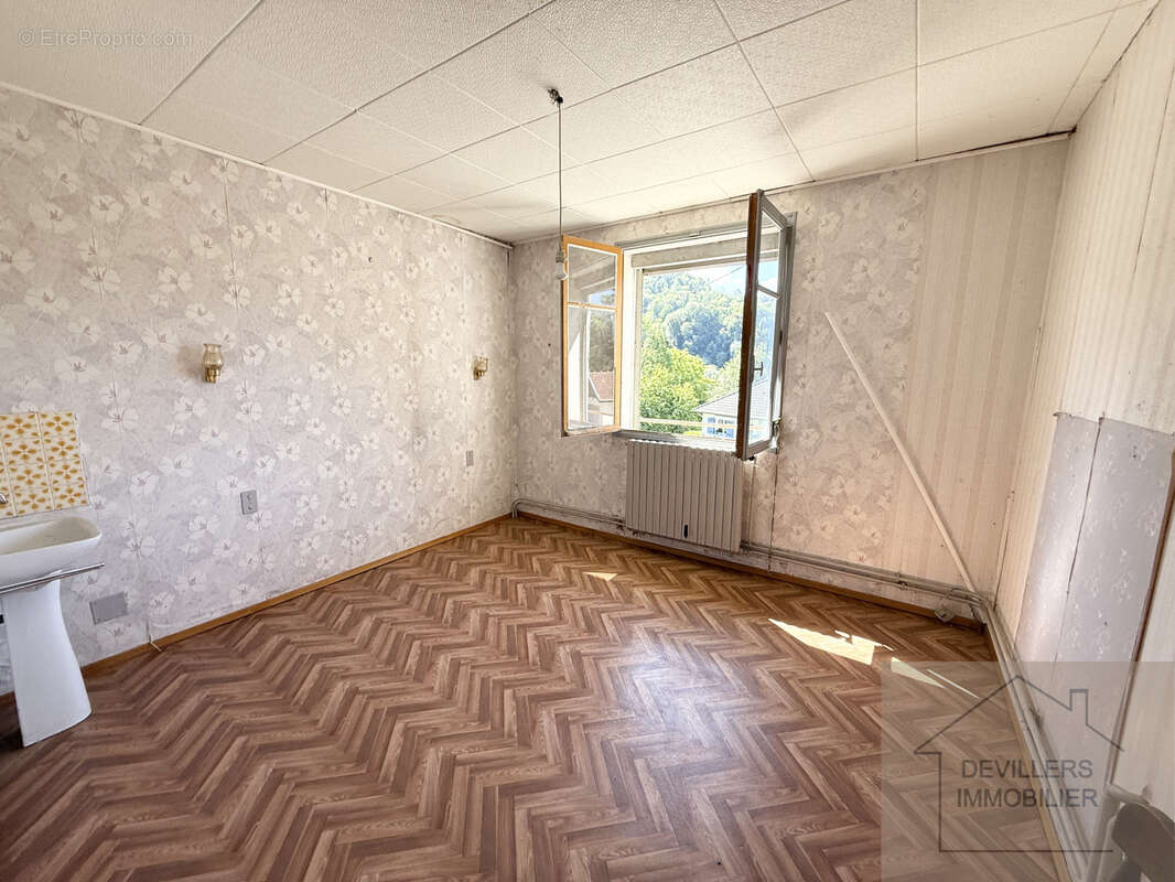 Ferme mitoyenne à rénover avec dépendances   Scey-Maisières - photo 8