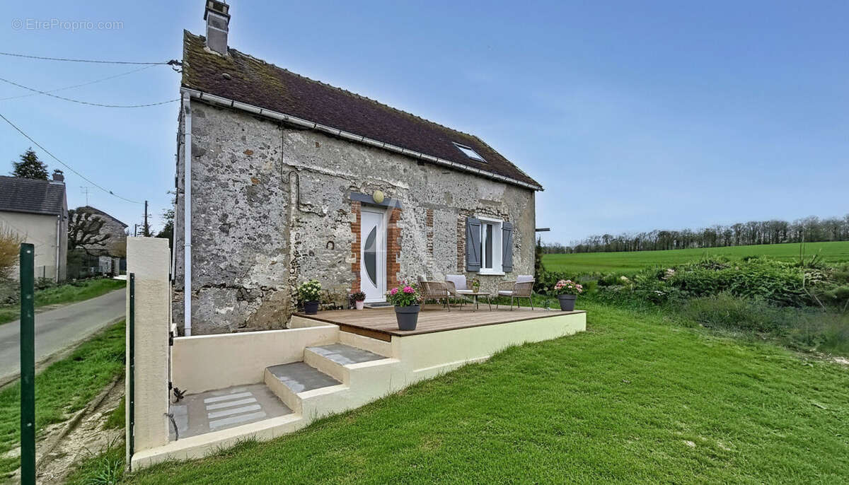 Maison à JOUY-LE-CHATEL