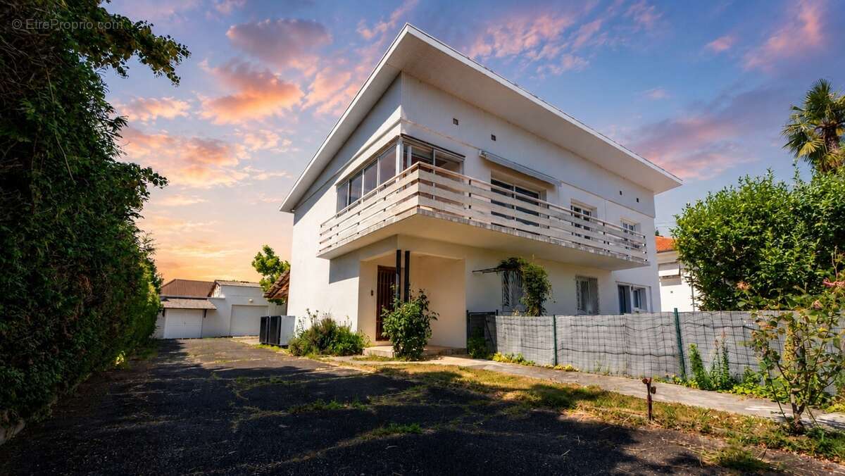 Appartement à vendre 3 pièces LESCAR (64) Jardin privatif de 268m2 Parking et garage - photo 17