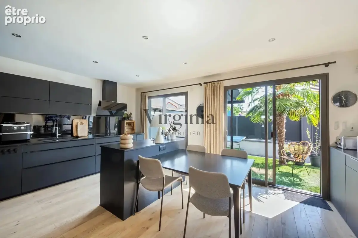 Propriété d'exception au coeur de Charentonneau - 350 m² habitables - Prestations ultra haut de gamme - Piscine intérieure - photo 5
