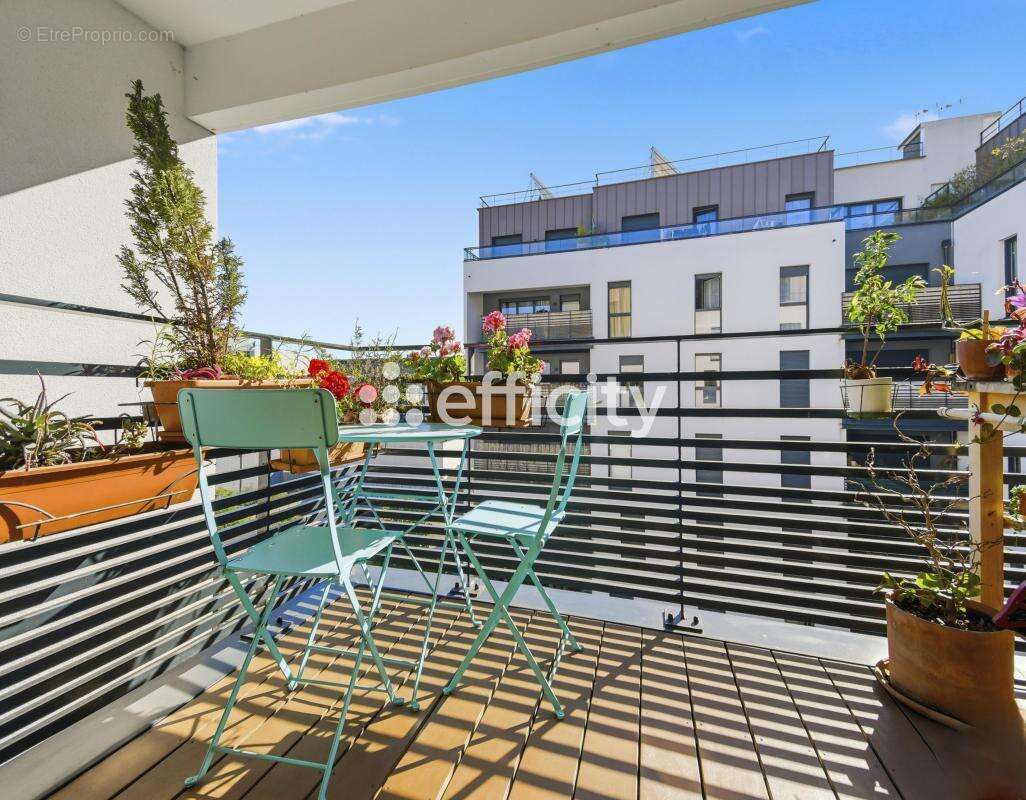 Appartement à COURBEVOIE