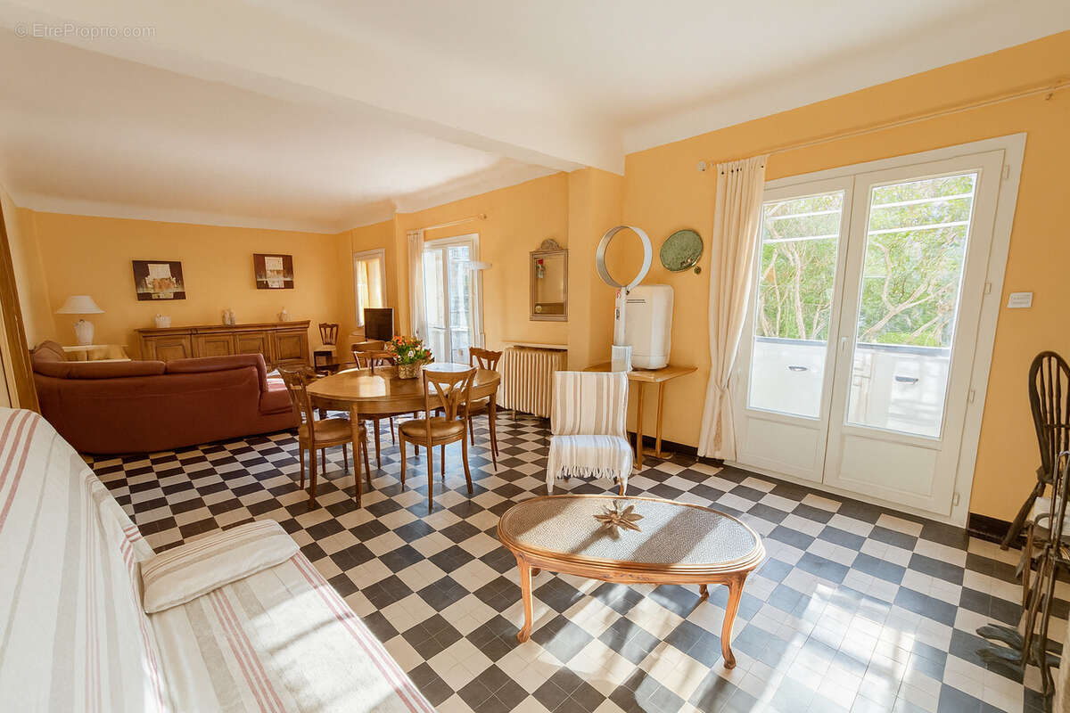 Maison à LA LONDE-LES-MAURES