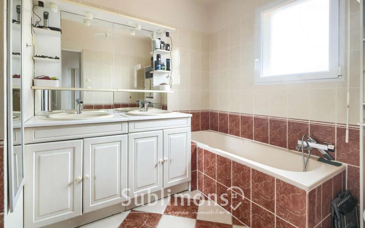 Maison à SAINTE-LUCE-SUR-LOIRE