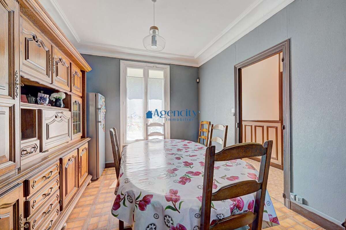 séjour  - Maison à VILLEMOMBLE