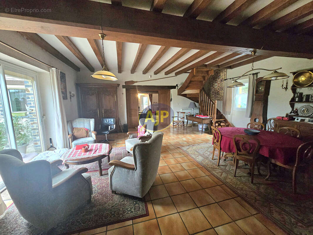 Conquereuil, bien rare : volume et dépendances... - photo 2