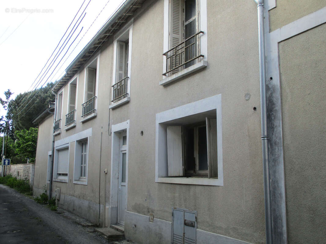 Maison à LUSIGNAN