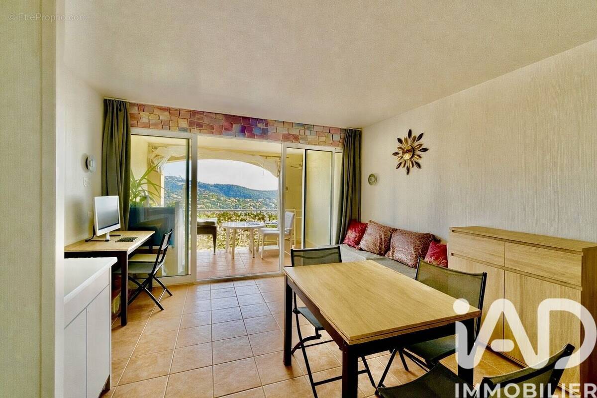 Photo 1 - Appartement à ROQUEBRUNE-SUR-ARGENS