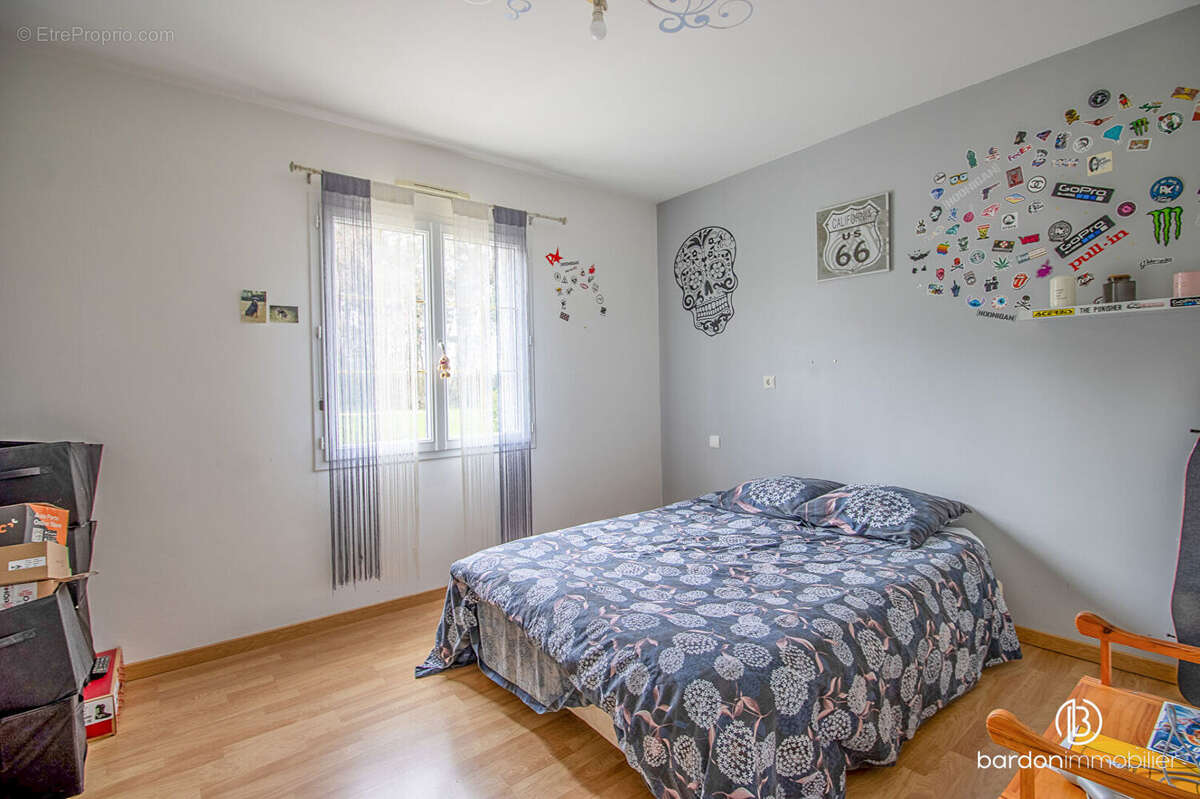 Maison à CHATEAUNEUF