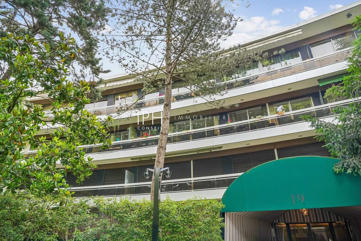 Appartement à NEUILLY-SUR-SEINE