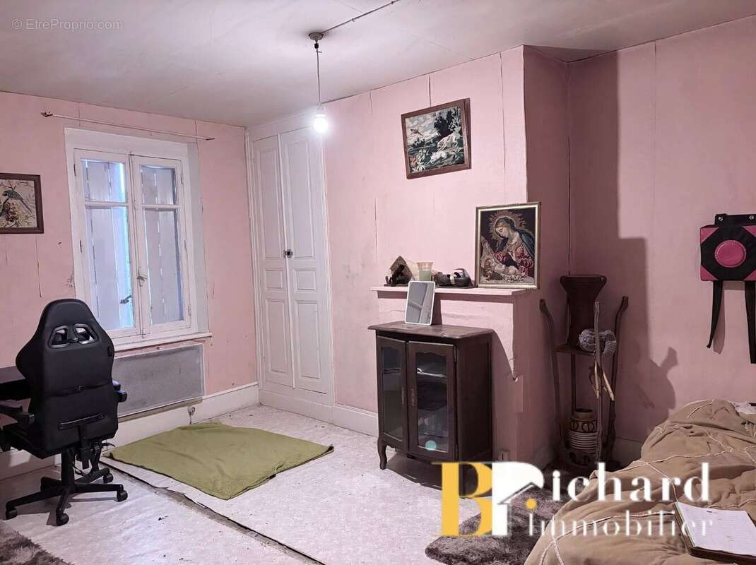 Maison à TAVAUX-ET-PONTSERICOURT