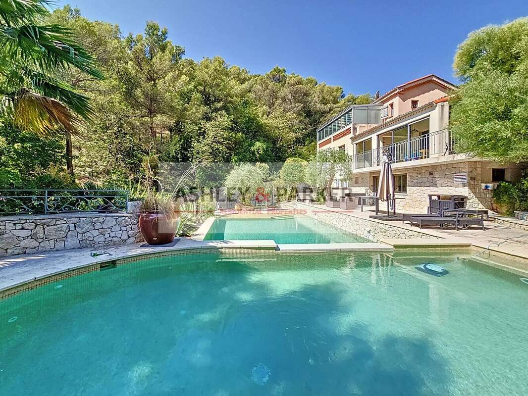Maison à EZE
