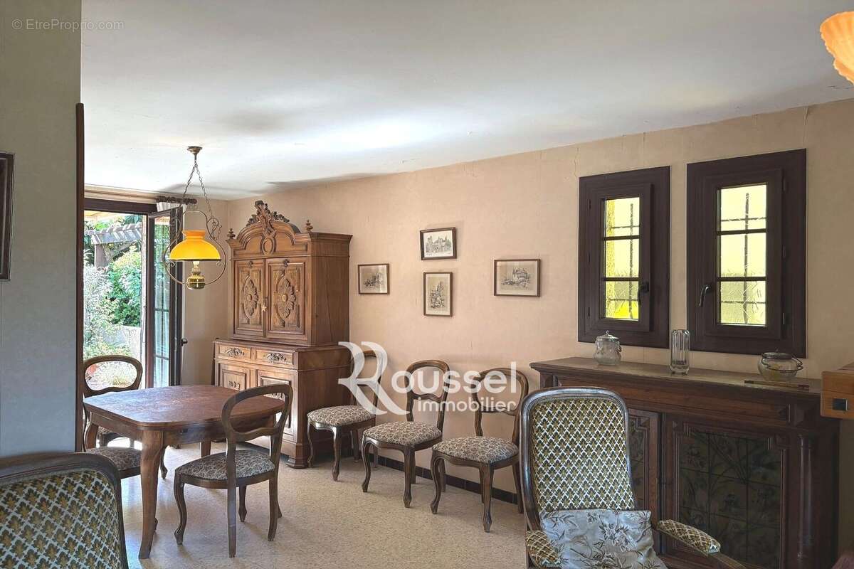 Maison à POUSSAN