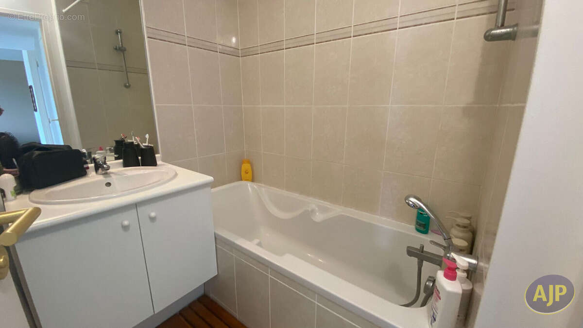 Appartement à AVRILLE