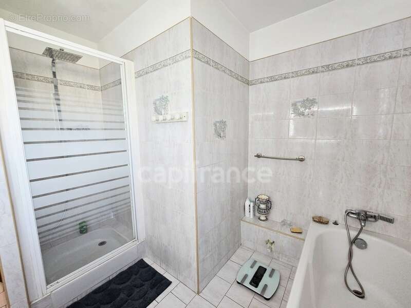 Maison à vendre 7 pièces LA CIOTAT (13) Garage, Terrain 1057 m2 - photo 12