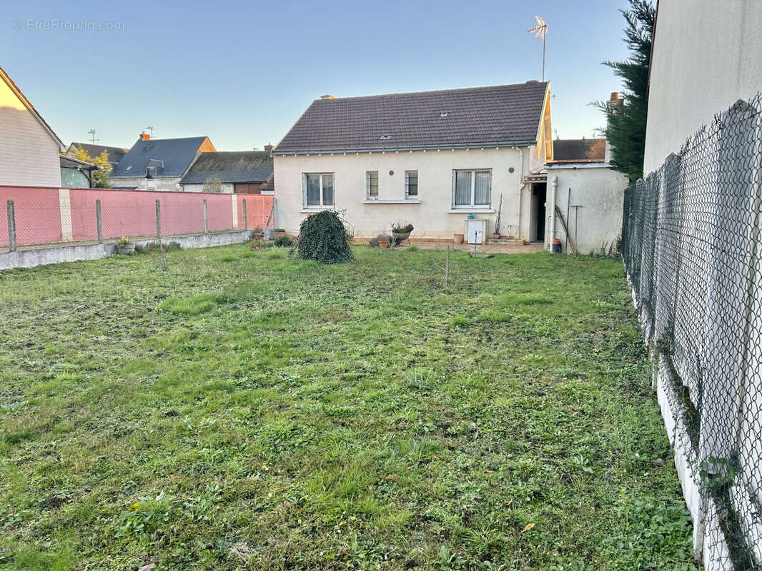 Maison à LA VILLE-AUX-DAMES