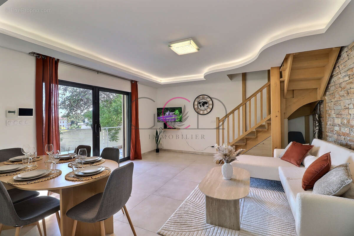 Maison à VENTABREN
