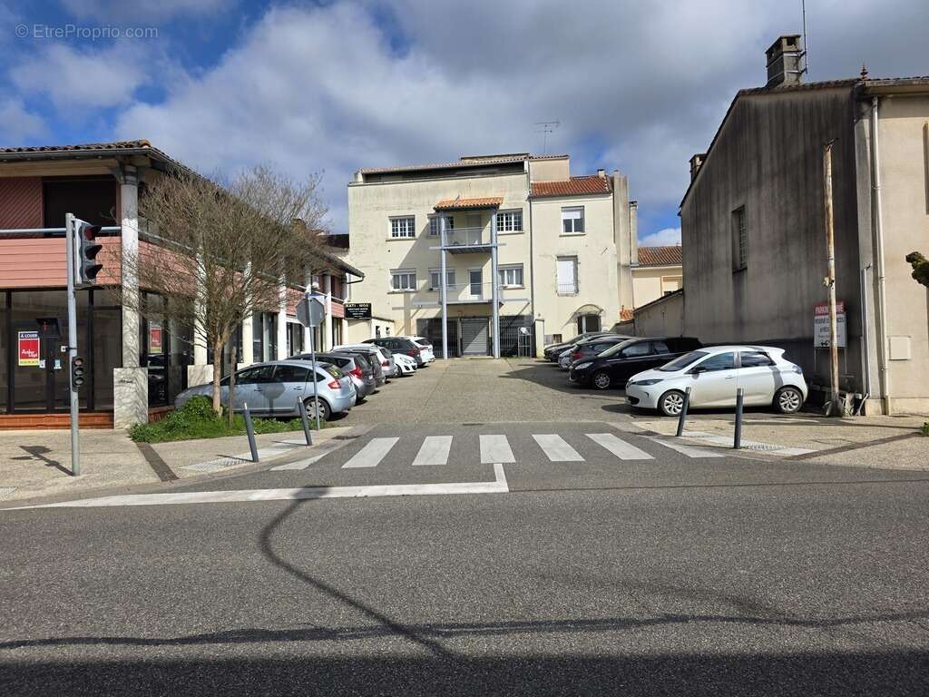 Commerce à LAYRAC