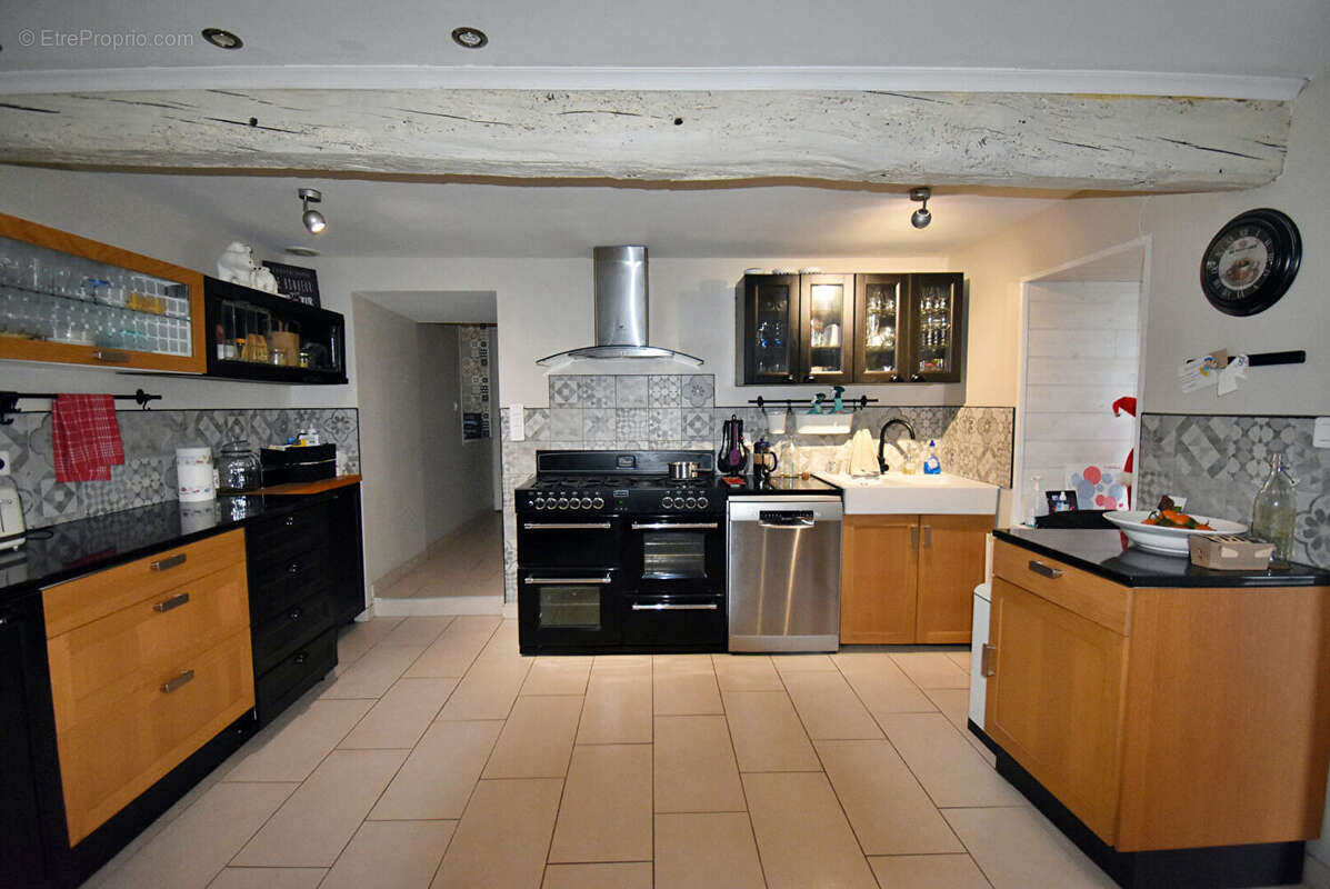 Maison à SAINT-PRIEST-LA-ROCHE