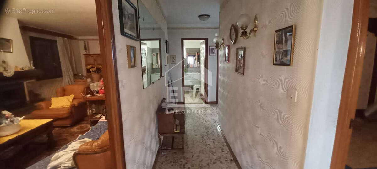 Maison à SIMIANE-COLLONGUE