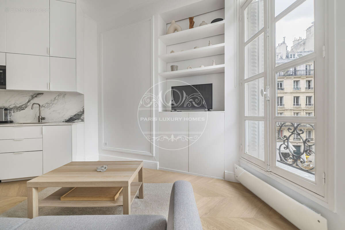 Appartement à PARIS-1E