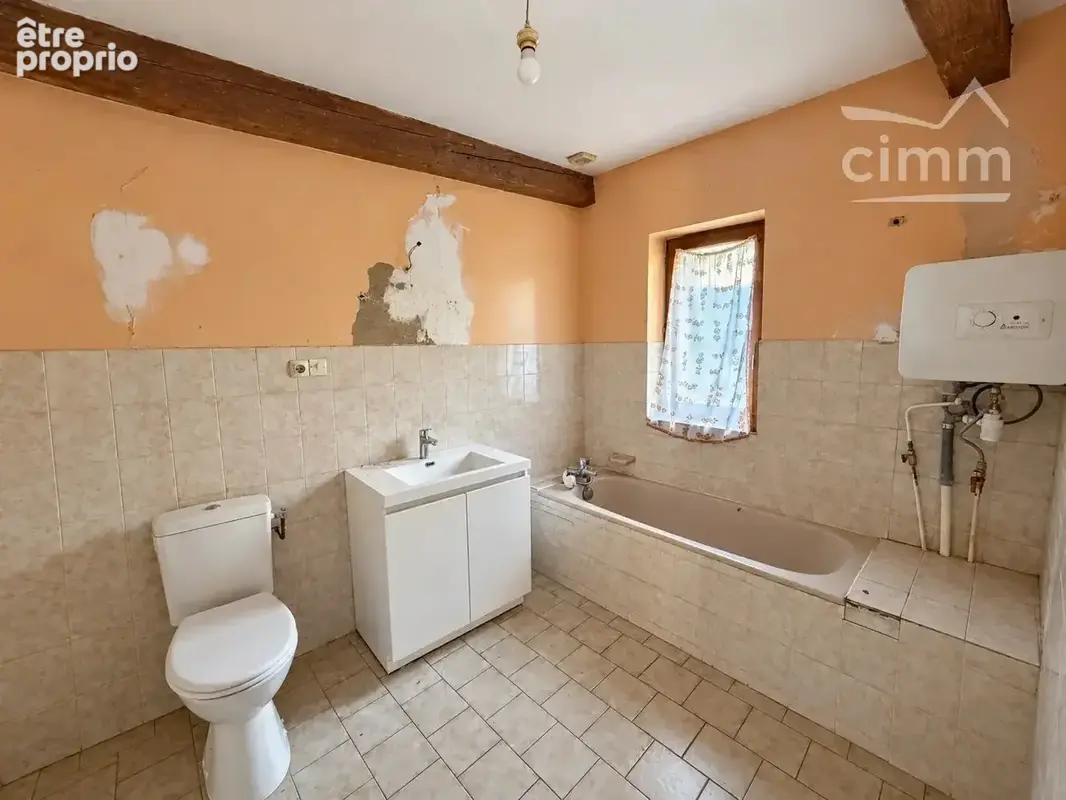 Saint-Nazaire-les-Eymes – Maison de village en pierre de 105 m² avec jardin - photo 9