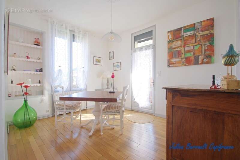 Maison familiale de 148m² avec 5 chambres entièrement rénovée en 2021 sur un terrain clos de 438m² - photo 6
