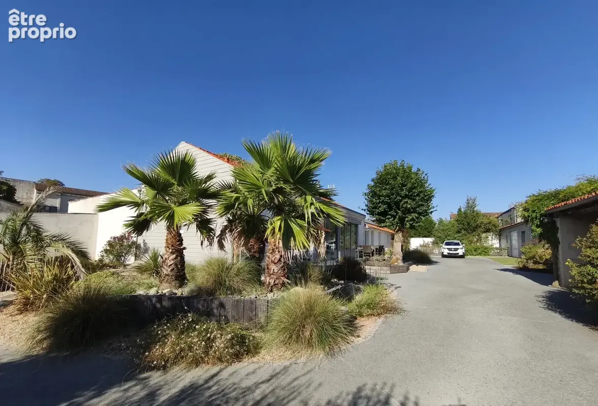 Maison de plain pieds à vendre - centre ville de Surgères - photo 18
