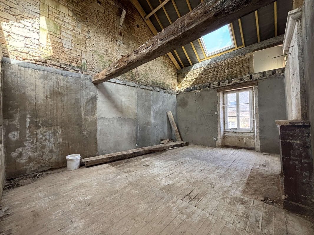 Maison à COLOMBIERS-SUR-SEULLES