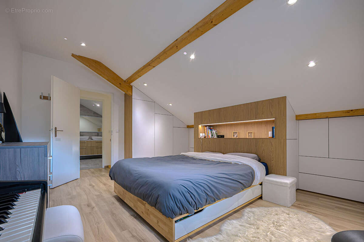 Appartement à DINGY-SAINT-CLAIR