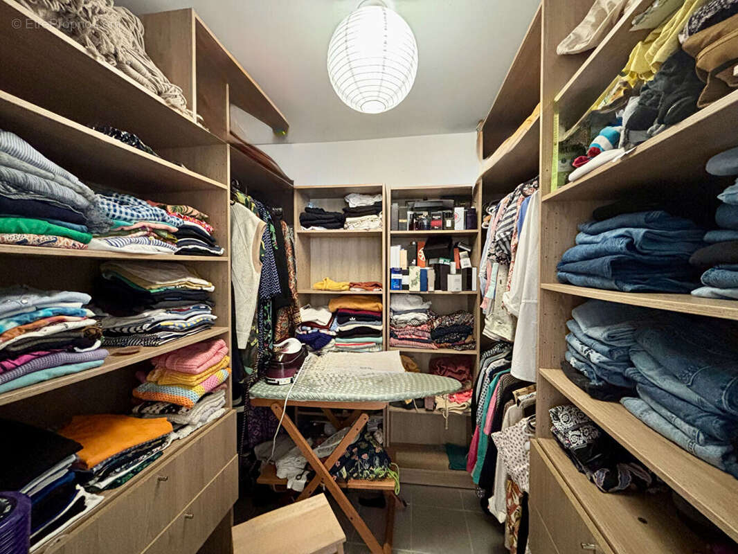 Appartement à MARSEILLE-2E