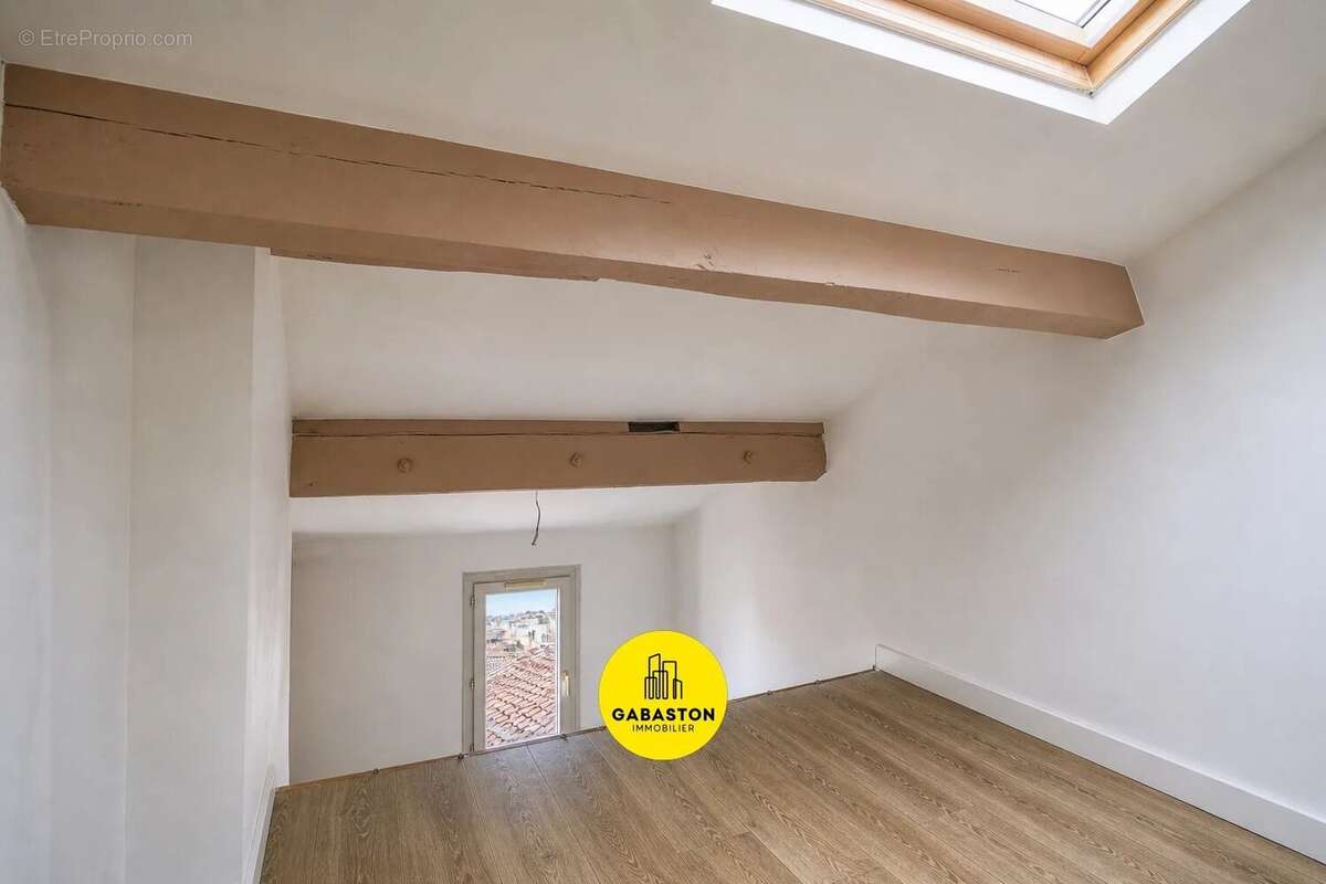 Appartement à MARSEILLE-6E