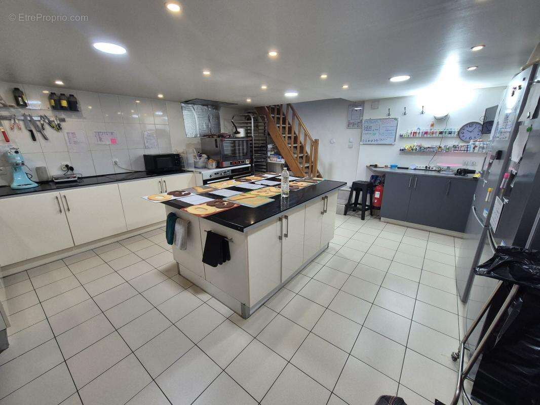 Commerce à PARIS-17E