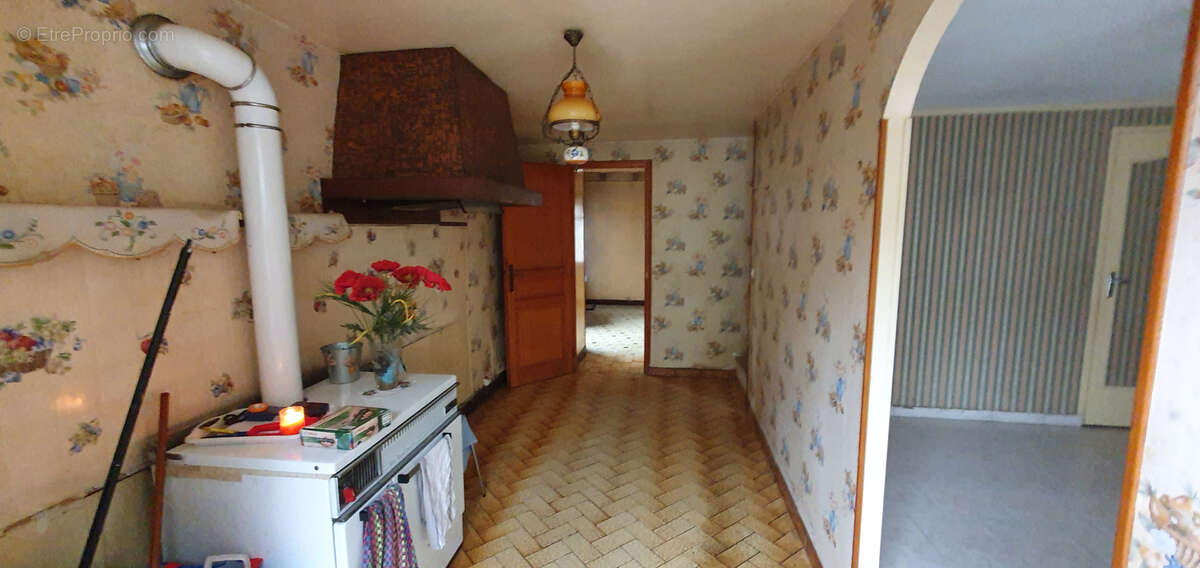 Maison à SAINT-MEME-LES-CARRIERES