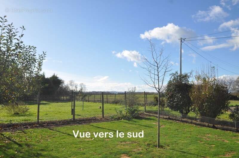 Maison à LAPEYROUSE-MORNAY