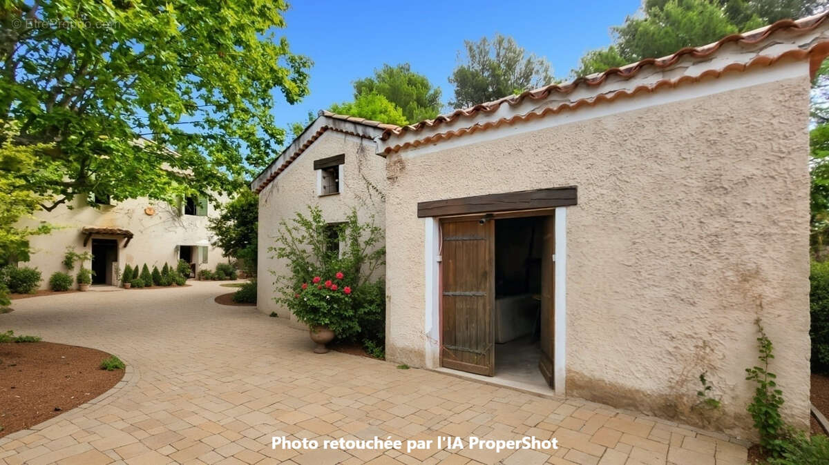 LE CASTELET ? Authentique Bastide du XVIIIe Siècle au Coeur des Vignes et des Oliviers terrain 6000 m² - photo 3