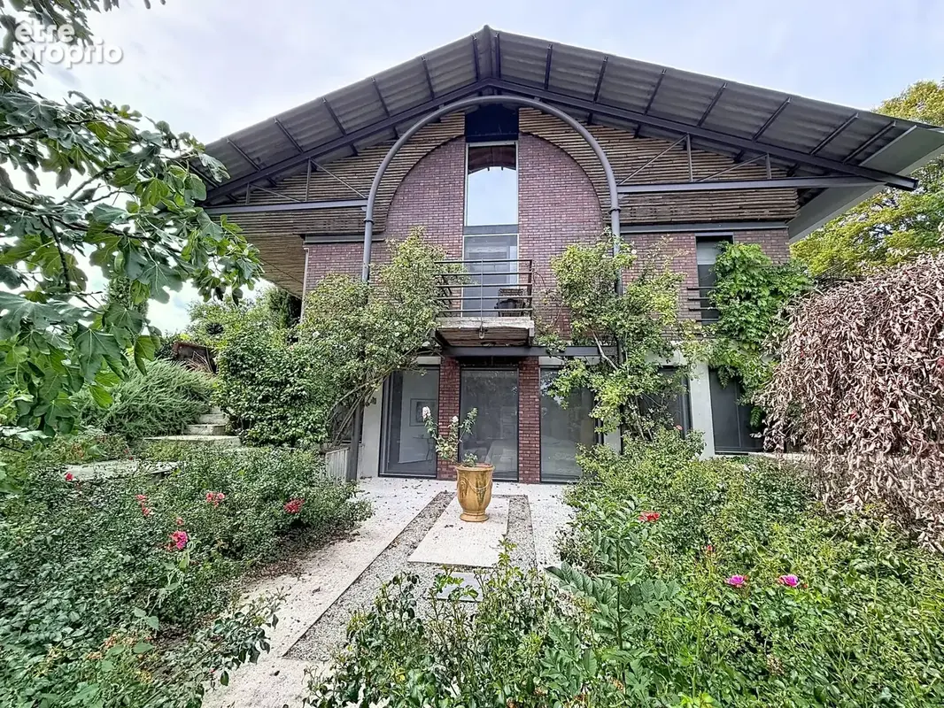 Maison 6 pièces 255 m² à vendre à Montbron (16220) - photo 1