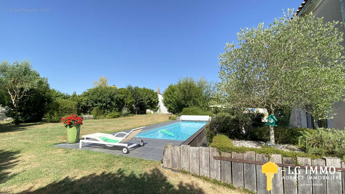 Maison à BRIE-SOUS-MORTAGNE