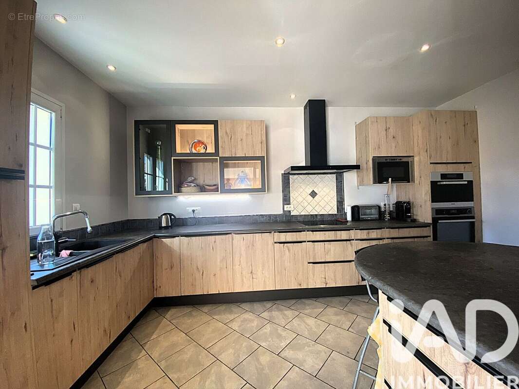 Maison 183 m² à L'isle-Sur-La-Sorgue  - photo 6