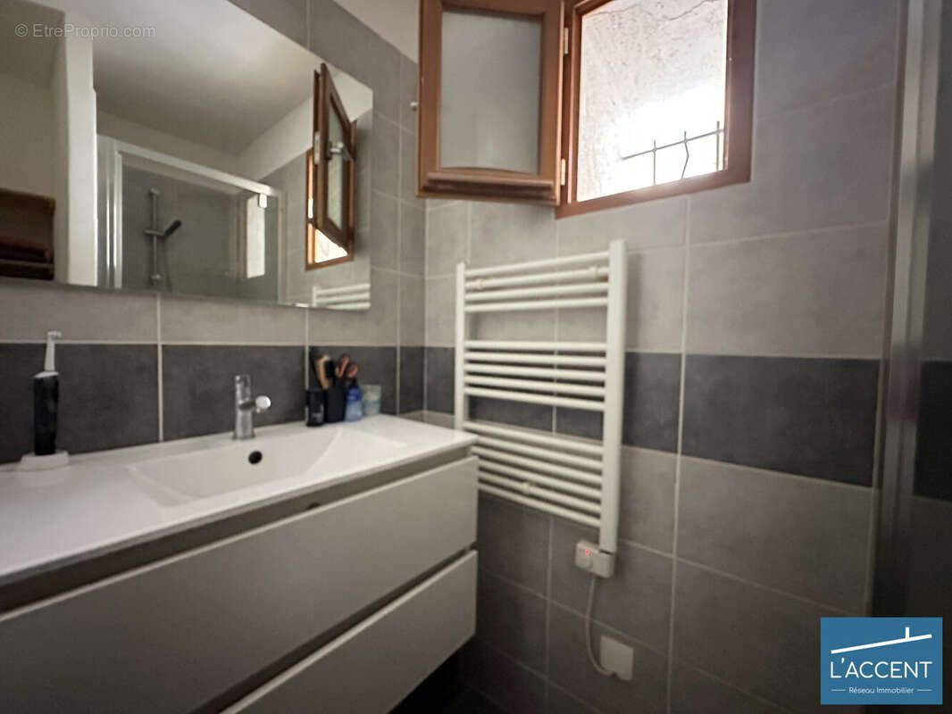 Appartement à SAINT-LAURENT-D'AIGOUZE