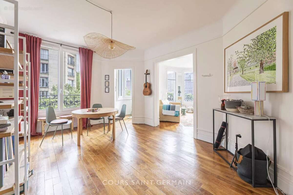 Appartement à PARIS-16E