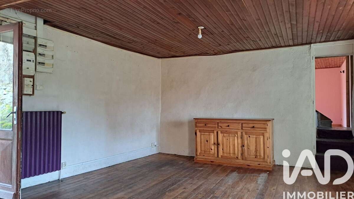 Maison 70 m² à Saint-Julien-Vocance  - photo 9