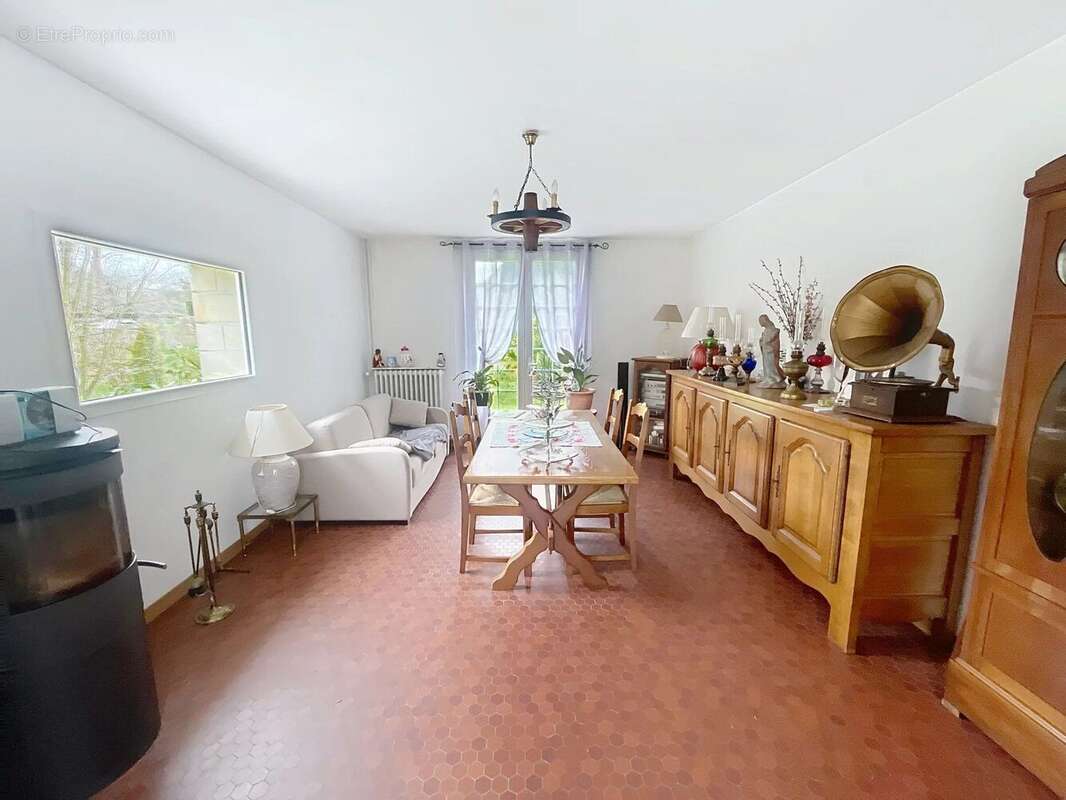Maison à CHAMOUILLE