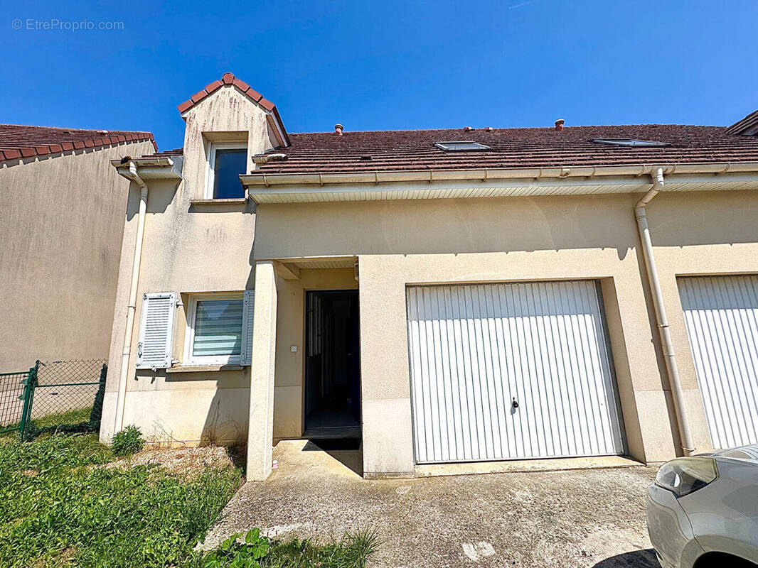 Maison à LEVES