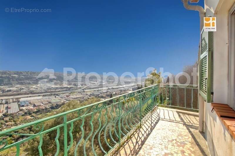 Appartement à SAINT-LAURENT-DU-VAR