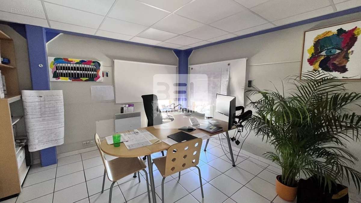 Commerce à LAUDUN-L&#039;ARDOISE