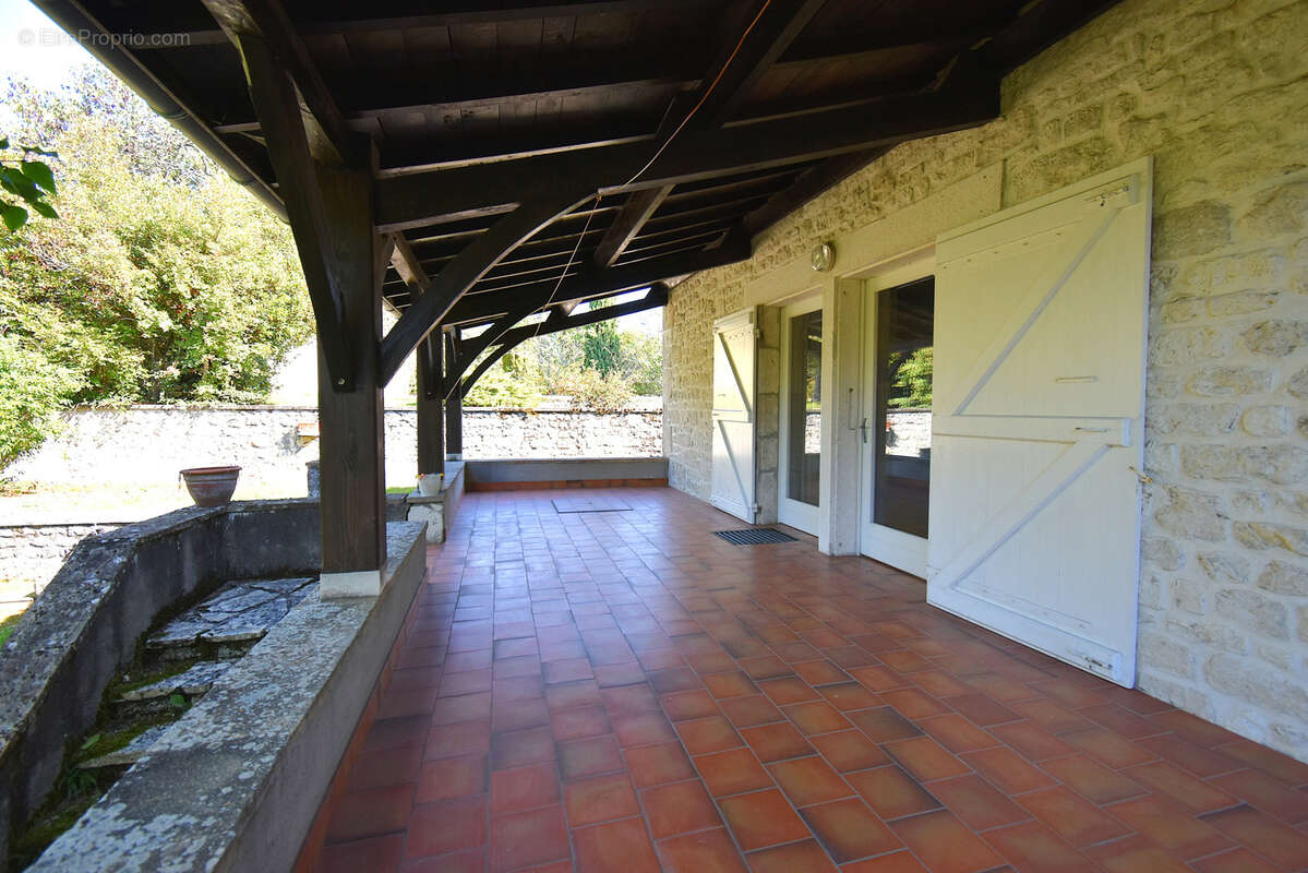 Maison à MONTAIGU-DE-QUERCY