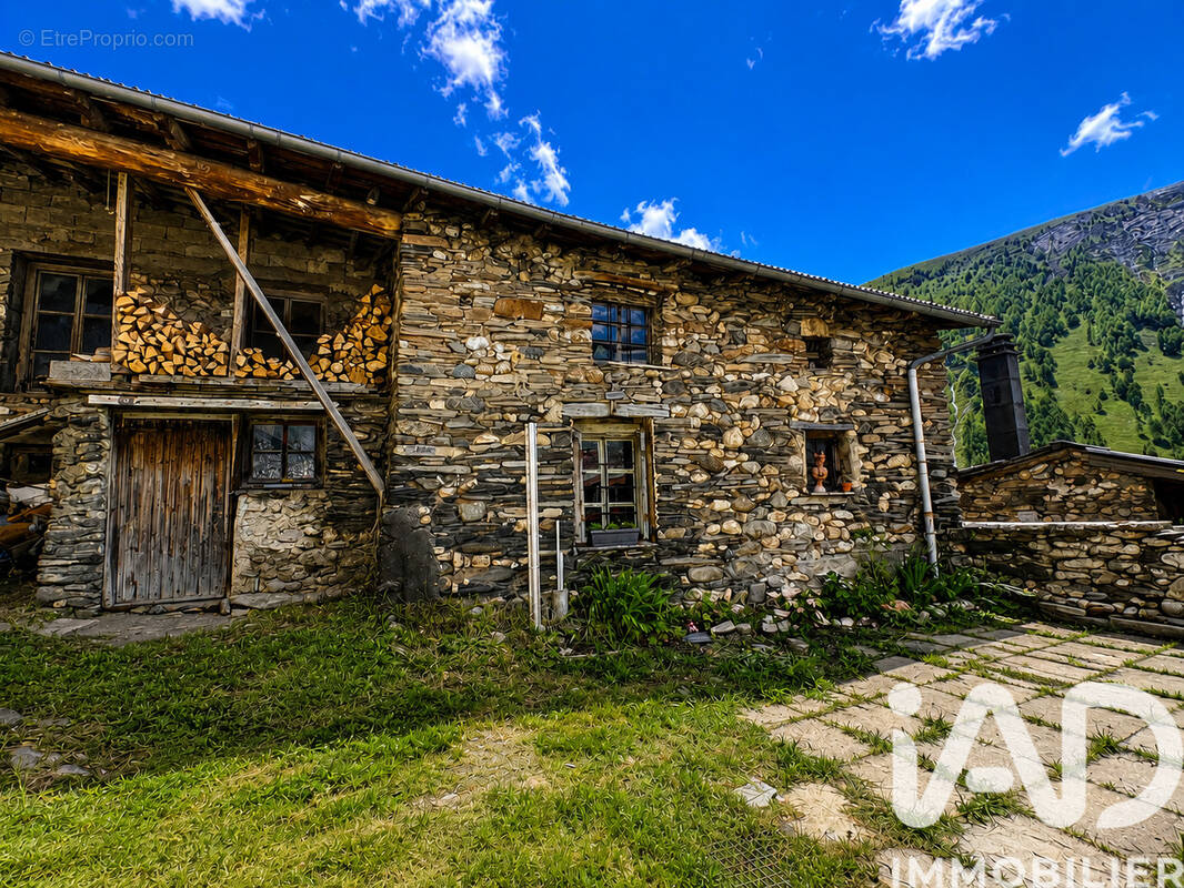 Photo 1 - Maison à BESSE