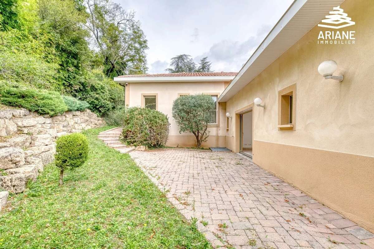 Maison à SAINT-CYR-AU-MONT-D&#039;OR